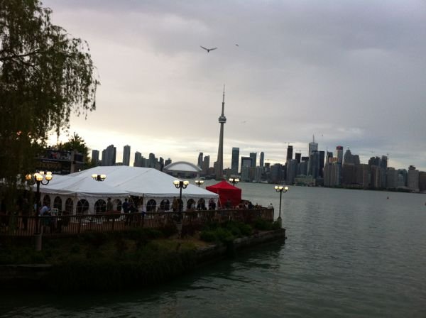 Skyline de Toronto na festa do TBEX