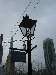 Lamparinas acesas a gás - Toronto